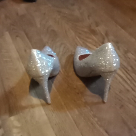 Heels - Picture 3 of 4